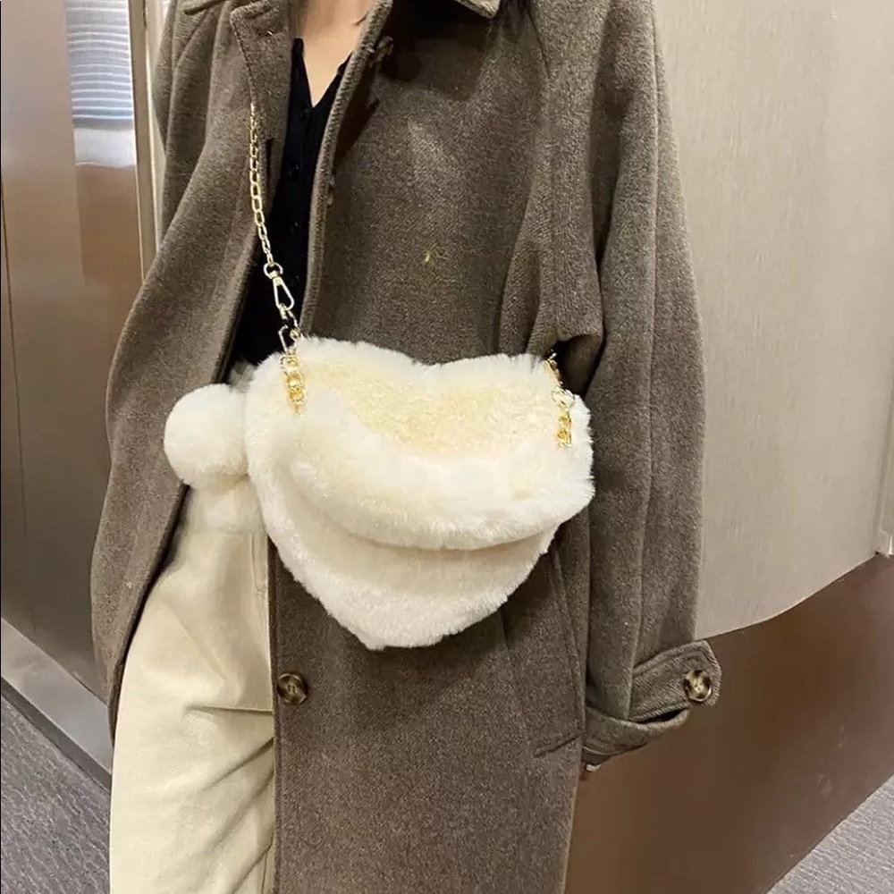 Fluffy Heart Purse